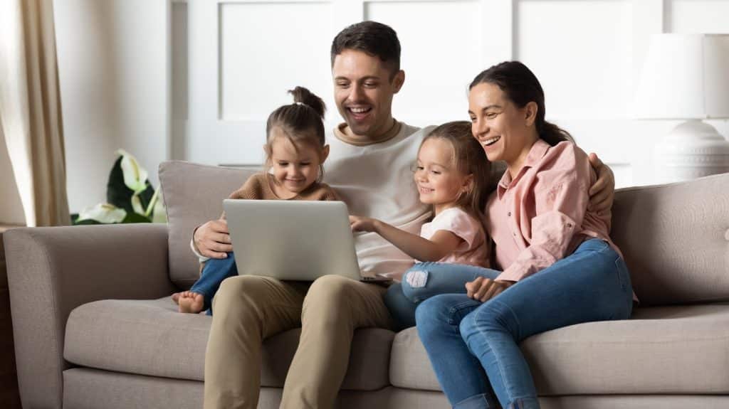 MISC_People_Financing_family on couch with computer